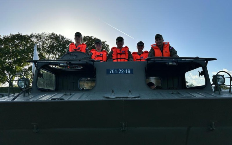 Ženisti počas výcviku na vode