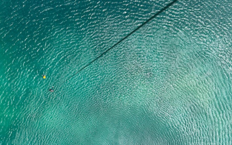 NÚDZOVÉ OPUSTENIE LETECKEJ TECHNIKY PRI PÁDE NA VODNÚ HLADINU