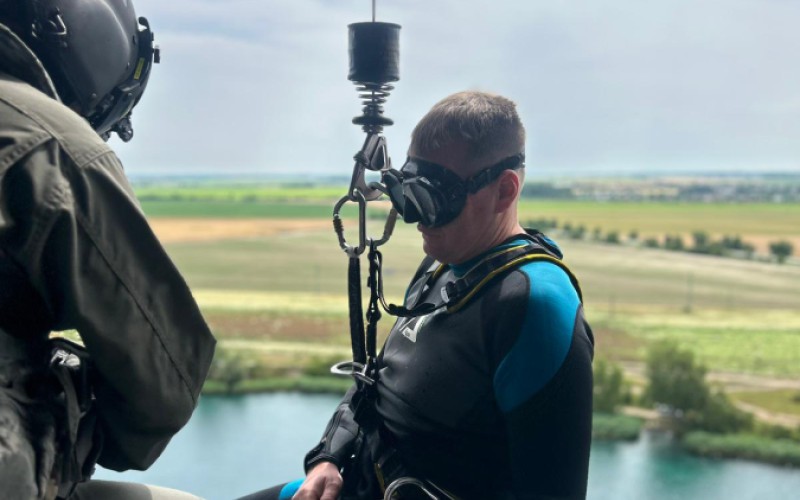 NÚDZOVÉ OPUSTENIE LETECKEJ TECHNIKY PRI PÁDE NA VODNÚ HLADINU