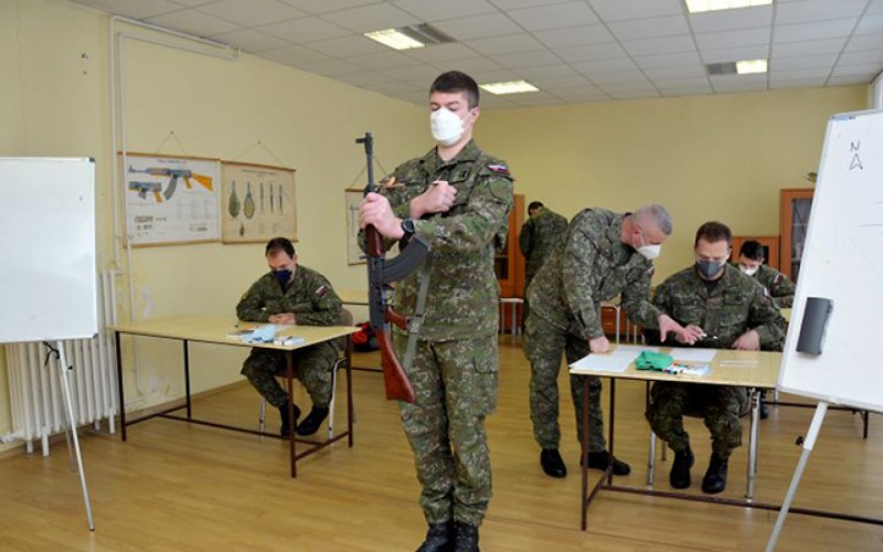 Záverečné preskúšanie kadetov z vojenského programu