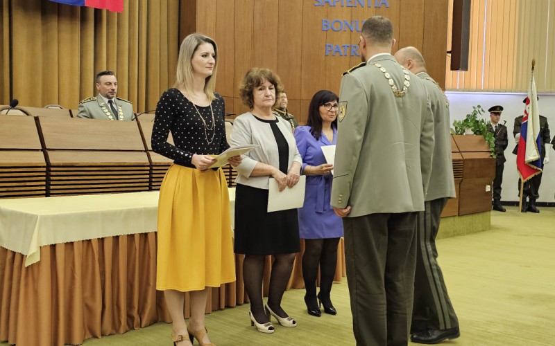 Dnes si pripomíname vzácne povolanie učiteľov