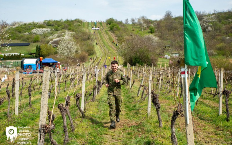 12-hodinový charitatívny beh vinohradom