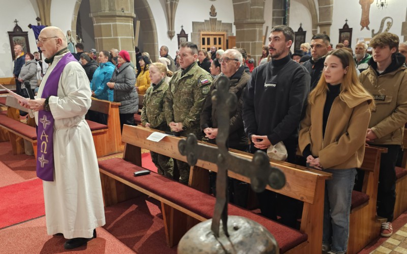 Krížová cesta kadetov v kostole sv. Mikuláša