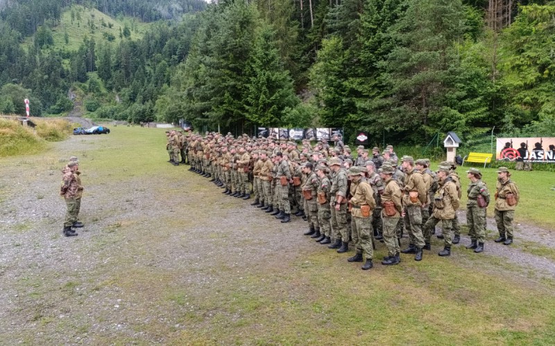 Aj letecké odbornosti musia zvládať poľný výcvik
