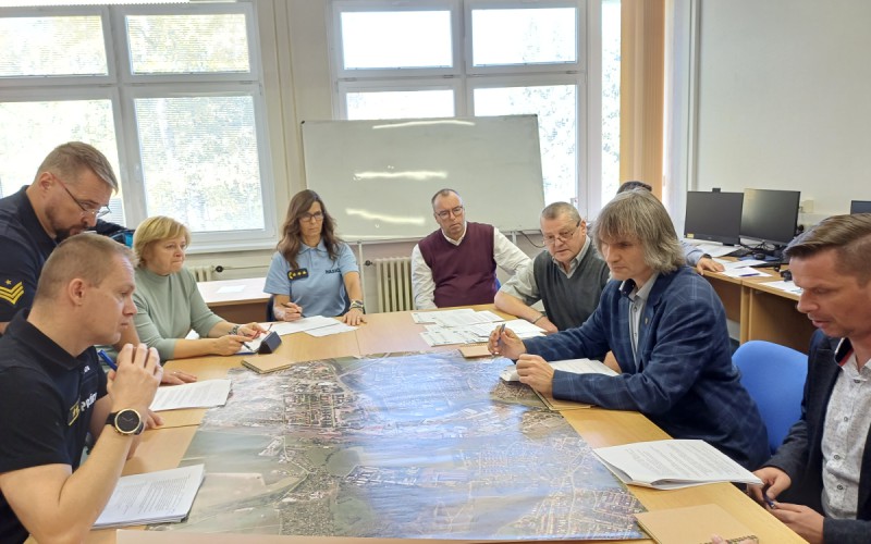 Simulované vykoľajenie vlaku preverilo pripravenosť na chemickú haváriu v Liptovskom Mikuláši