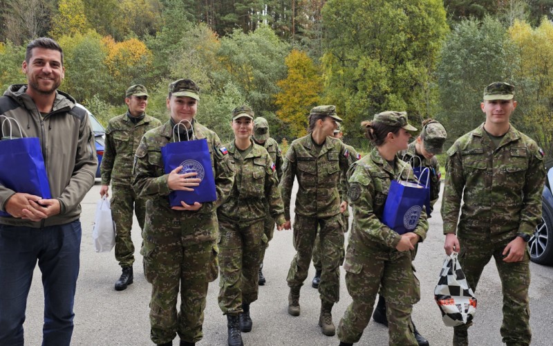 Kadeti priniesli radosť seniorom v Liptovskom Mikuláši