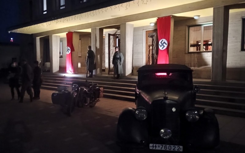 Kadeti na memoriáli československých parašutistov