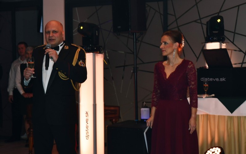 Benefičný ples AOS spojil zábavu s pomocou druhým