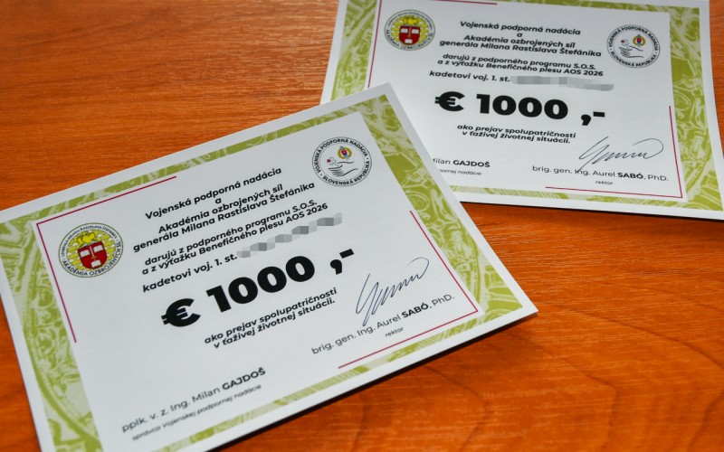Rektor AOS odovzdal finančný dar kadetom v náročnej životnej situácii