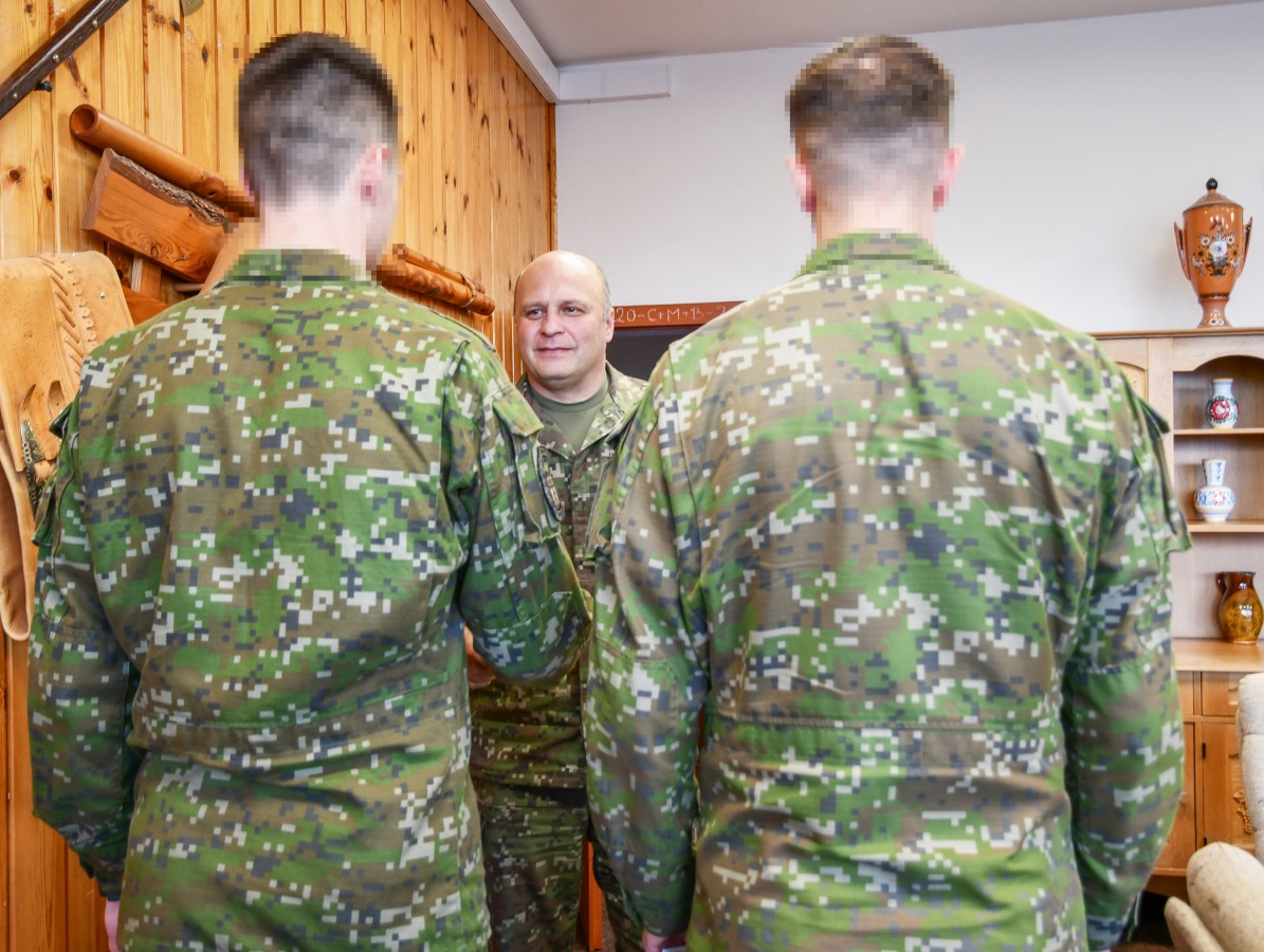 Rektor AOS odovzdal finančný dar kadetom v náročnej životnej situácii