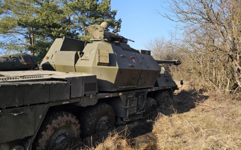 Budúci delostrelci na praxi v útvaroch OS SR