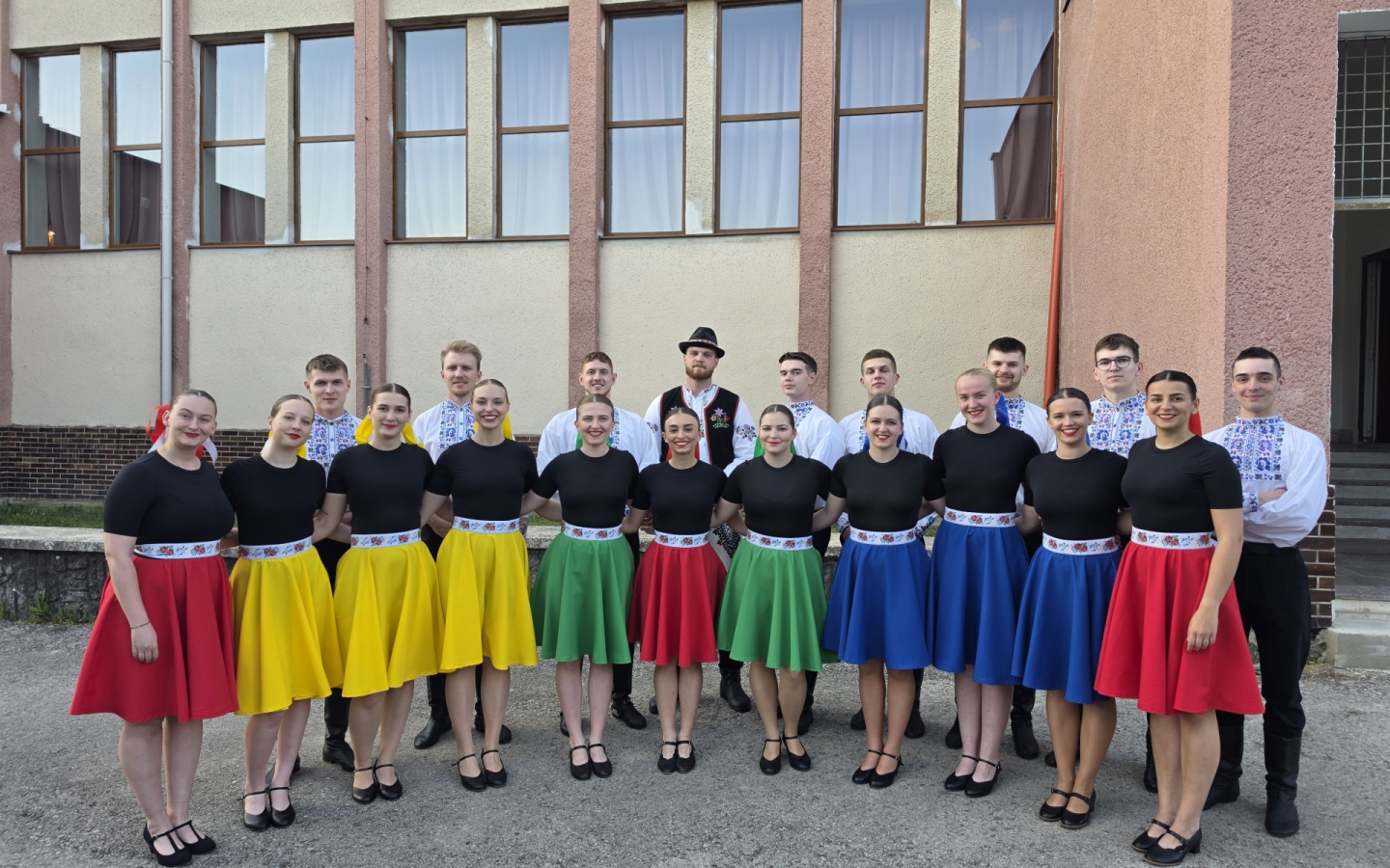 Prvé vystúpenie folkloristov z AOS