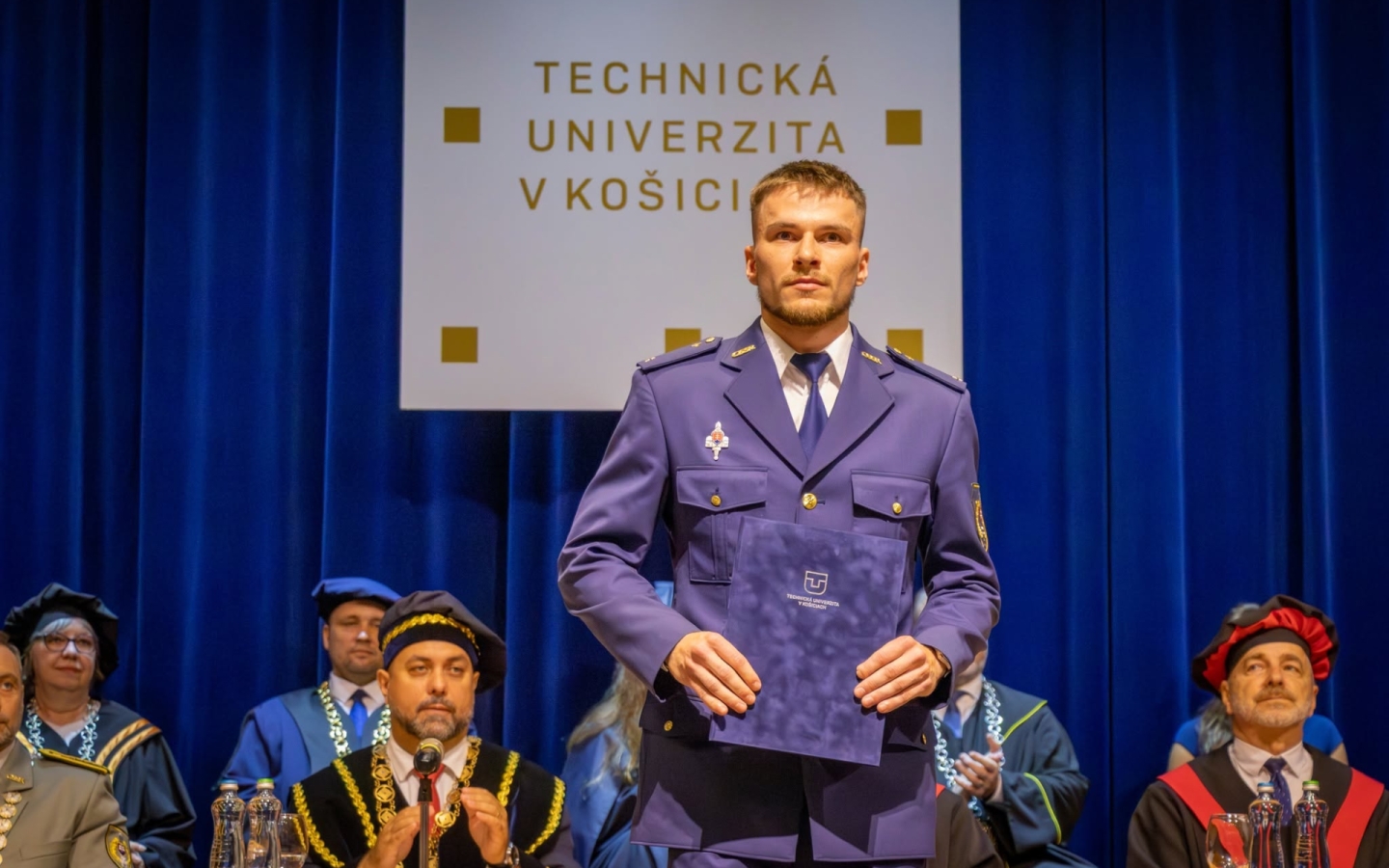 Kadeti AOS úspešne ukončili štúdium na Leteckej fakulte TUKE