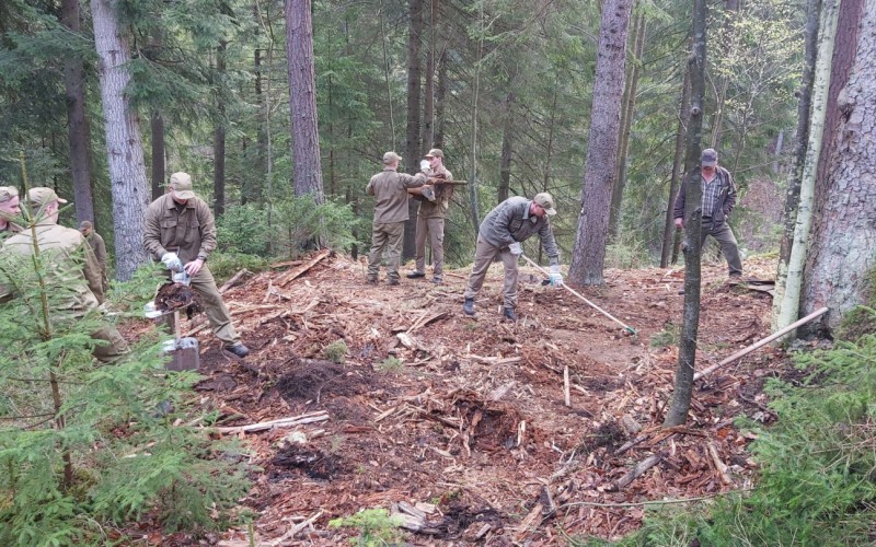 Prváci pomáhali s opravou  zásobovacieho bunkra