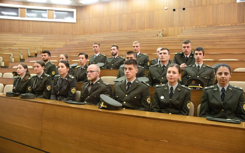 Prijímanie do stavu delostreleckého a vyprevadenie tovarišov