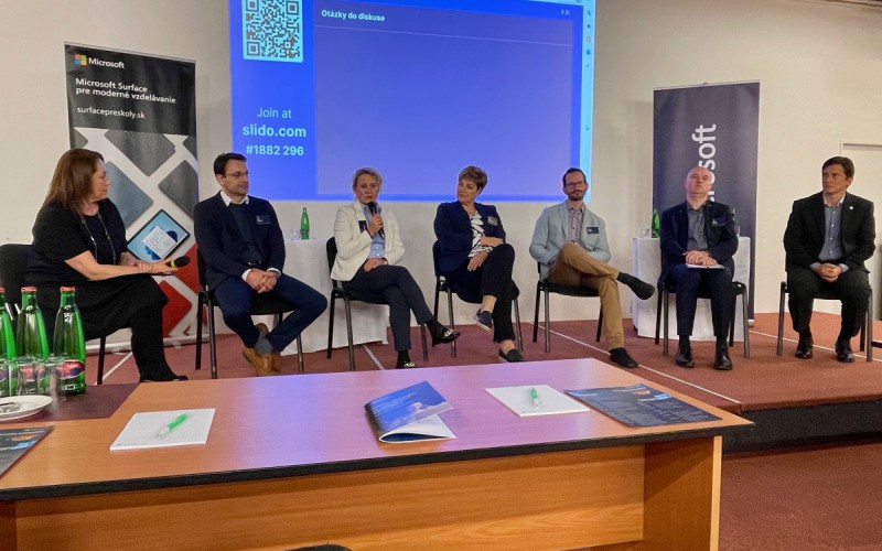 Univerzity  univerzitám