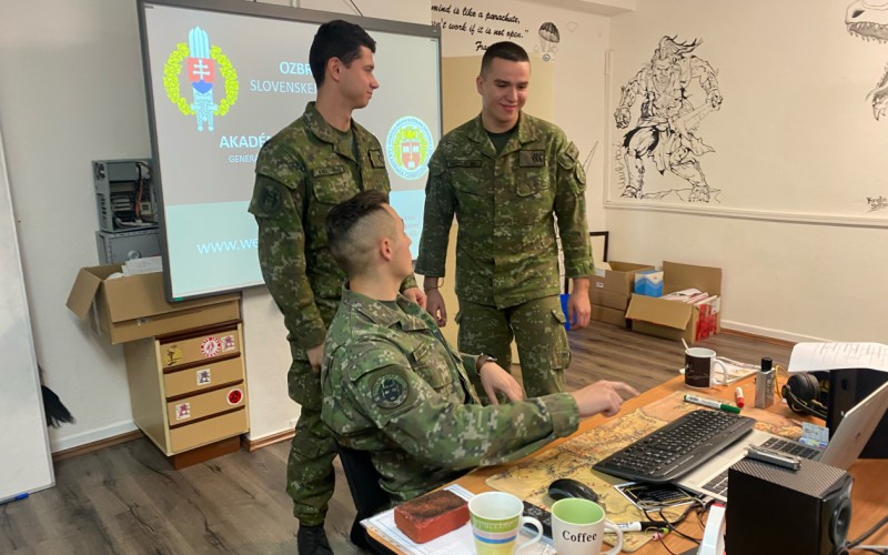 Akadémia bližšie k študentom