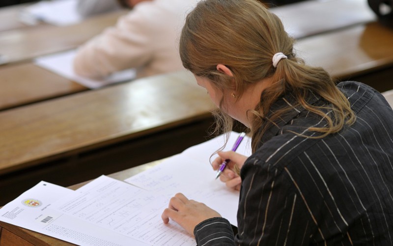 Vedomostné prijímacie skúšky na AOS