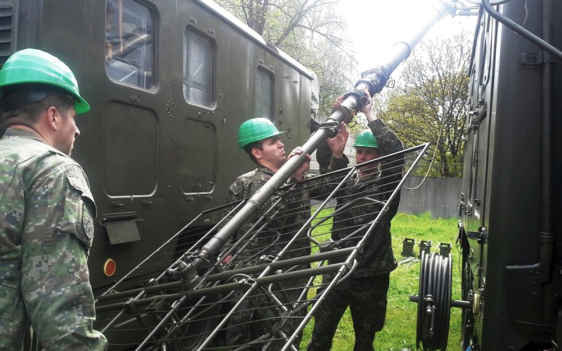 Výcvik študentov Katedry elektroniky u bojových útvarov
