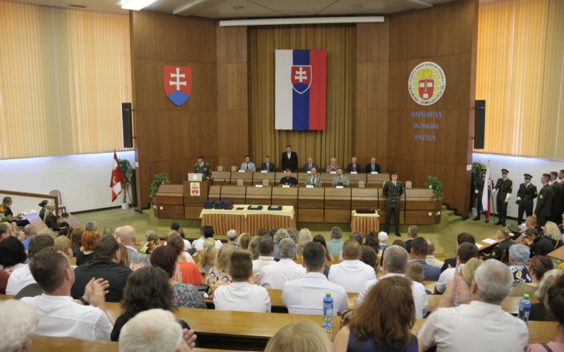 Slávnostné promócie bakalárskeho štúdia