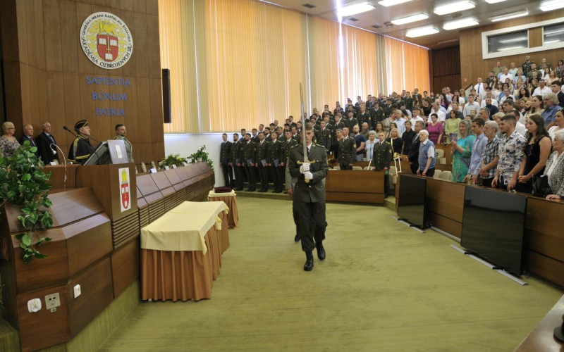 Slávnostné promócie bakalárskeho štúdia