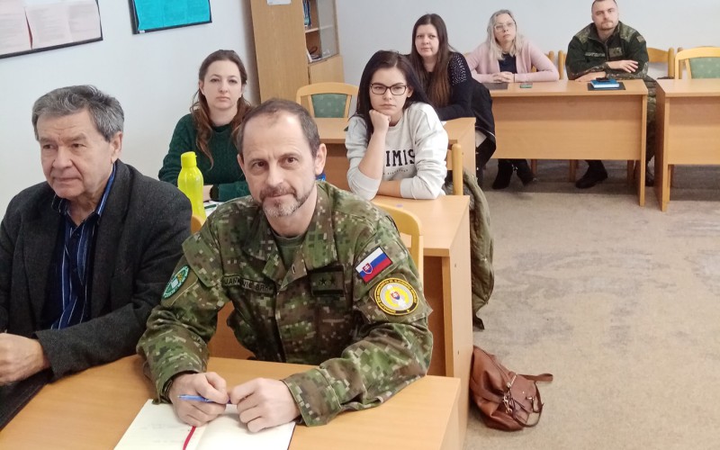 Návšteva zamestnancov sekcie ľudských zdrojov MO SR v AOS