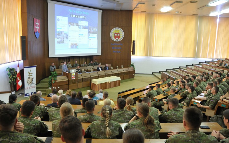 Výstava, prednáška a diskusia ANTIHYBRID