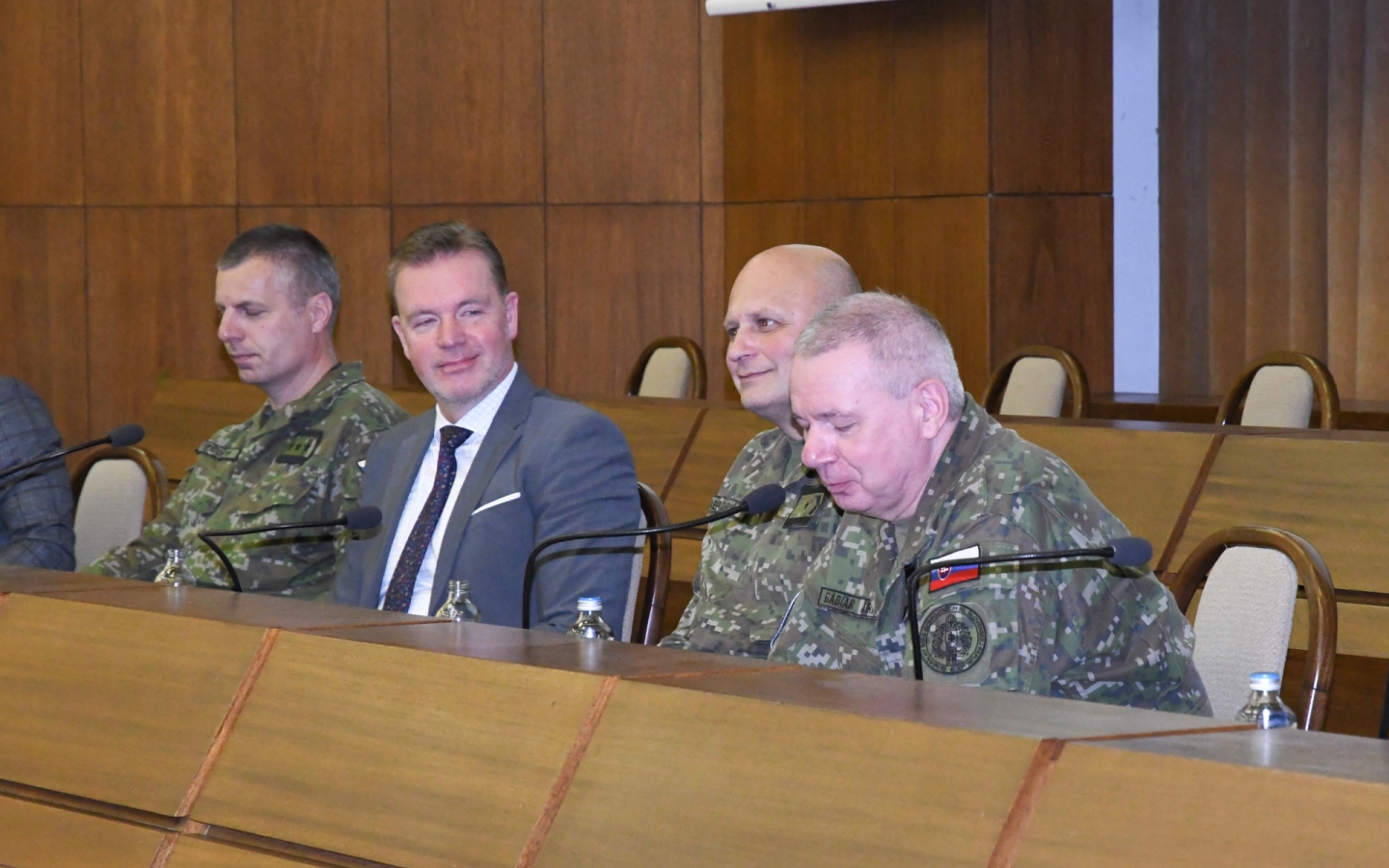 Stály predstaviteľ SR pri NATO a stály vojenský predstaviteľ SR pri NATO a EÚ na pôde AOS