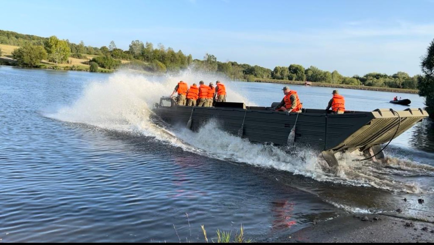Ženisti počas výcviku na vode