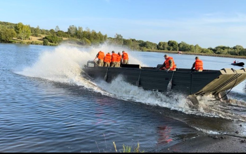 Ženisti počas výcviku na vode