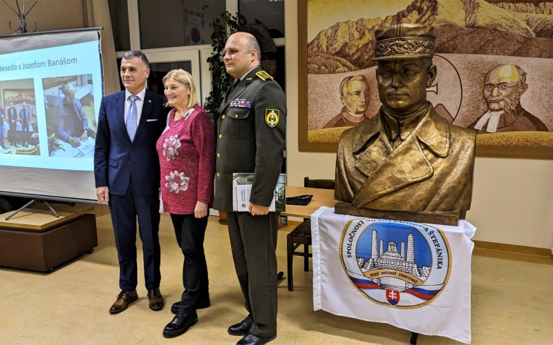 Rektor AOS na výročnej schôdzi klubu Spoločnosti M. R. Štefánika