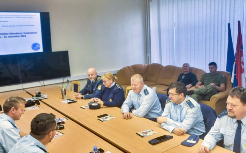 Bezpečnosť vo vzdušnom priestore SR a jej dodržiavanie aplikáciou vzdelávania a výcviku