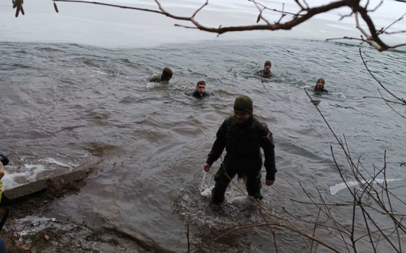 Zimné prežitie a špeciálna telesná príprava budúcich vojenských pilotov