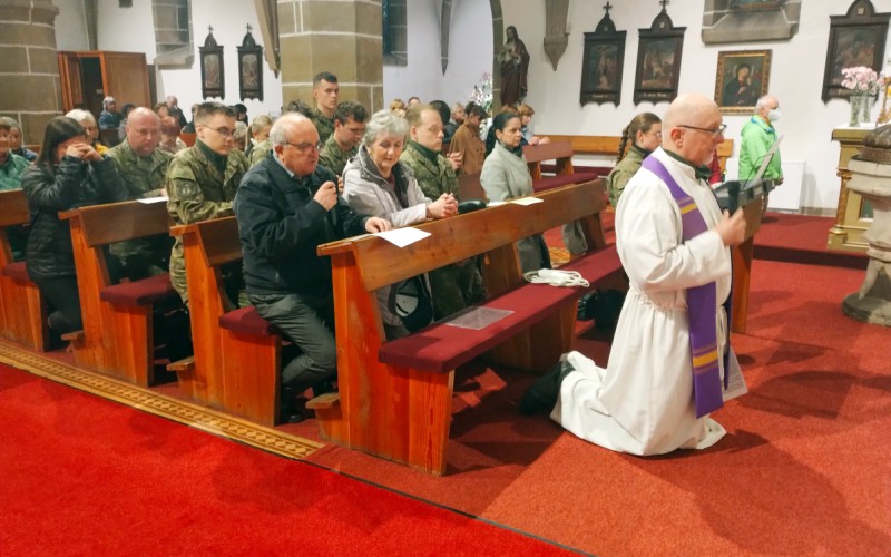 Krížová cesta kadetov v kostole sv. Mikuláša
