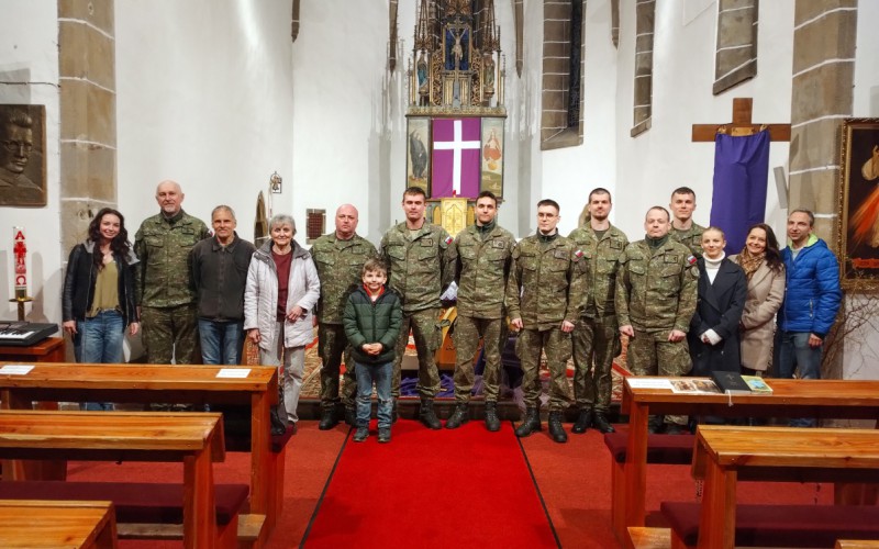 Krížová cesta kadetov v kostole sv. Mikuláša