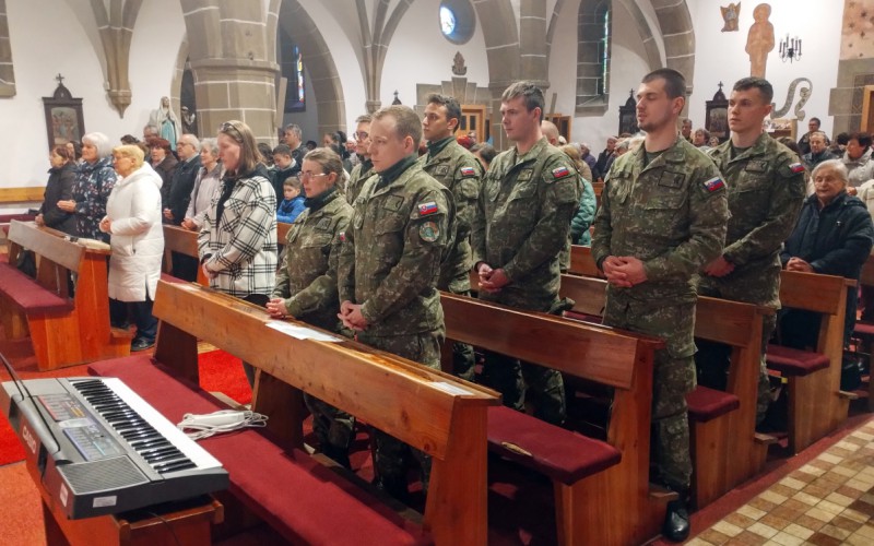 Krížová cesta kadetov v kostole sv. Mikuláša