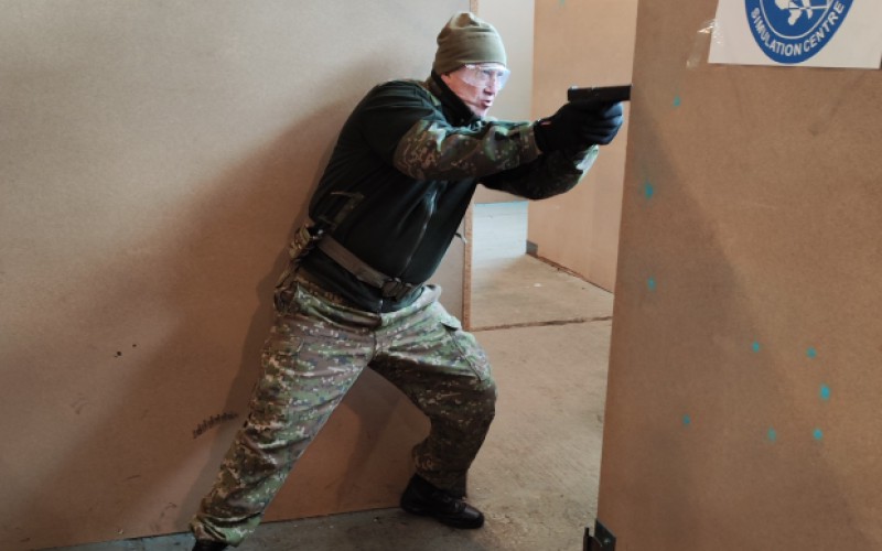 Personálny úrad cvičil dynamickú streľbu