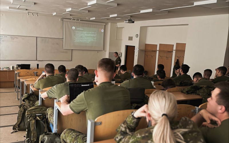 Implementácia tém z Vojenského programu kadeta do vyučovania anglického jazyka