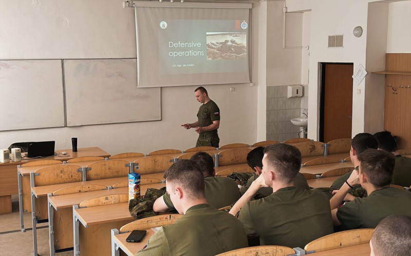 Military Cadet Program´s topics in the English language teaching