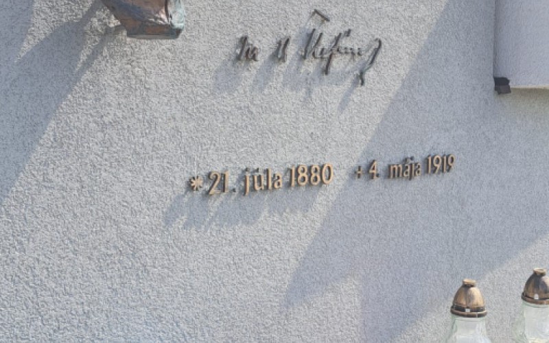 M. R. Štefánik nám pripomína hodnoty odvahy, vytrvalosti a lásky k vlasti.