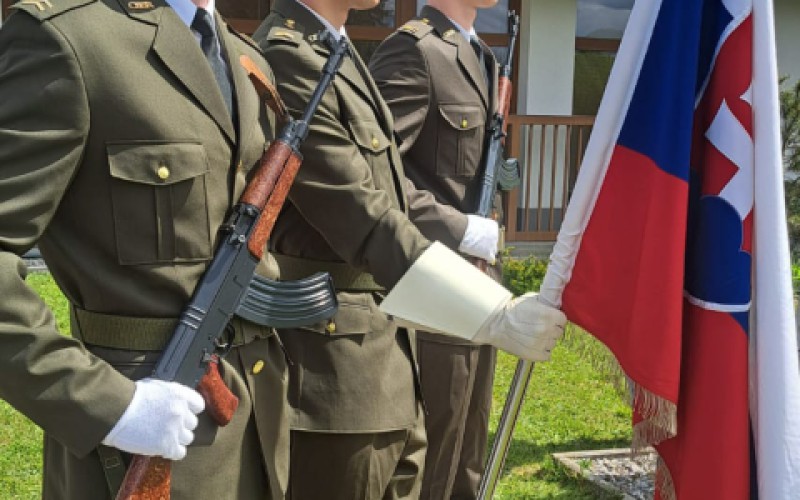 M. R. Štefánik nám pripomína hodnoty odvahy, vytrvalosti a lásky k vlasti.