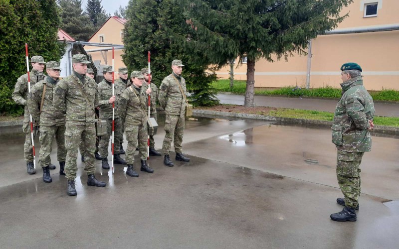 Delostreleckí učni na praxi pri 21. shdo Michalovce