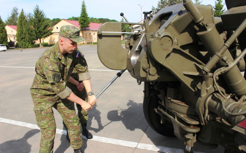 Delostreleckí učni na praxi pri 21. shdo Michalovce