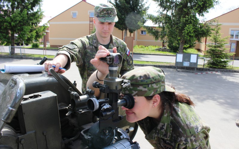 Delostreleckí učni na praxi pri 21. shdo Michalovce