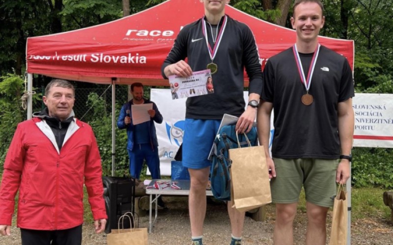 BEH DO STREČNIANSKYCH HRADNÝCH SCHODOV