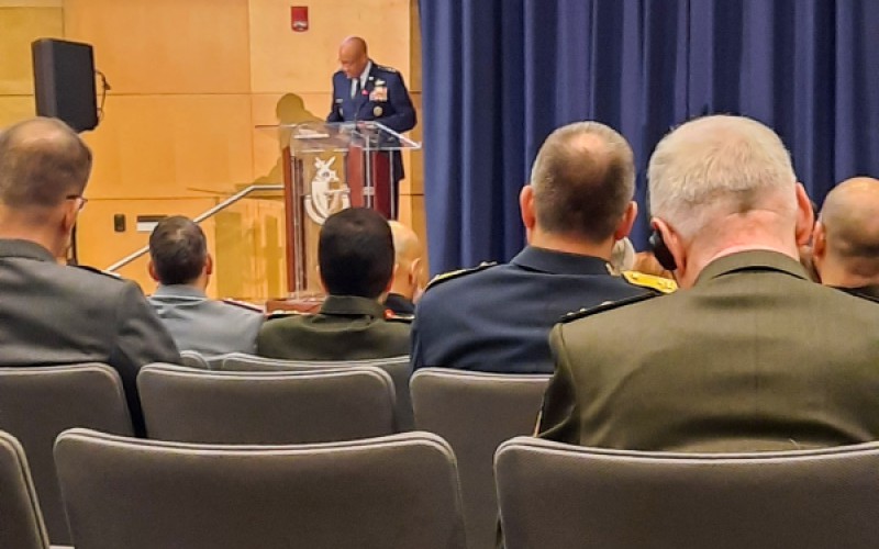 Rektor AOS na konferencii NATO