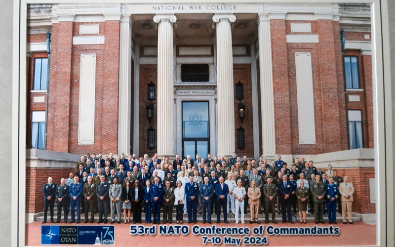 Rektor AOS na konferencii NATO
