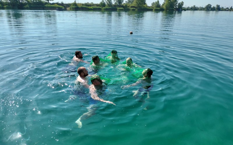 NÚDZOVÉ OPUSTENIE LETECKEJ TECHNIKY PRI PÁDE NA VODNÚ HLADINU