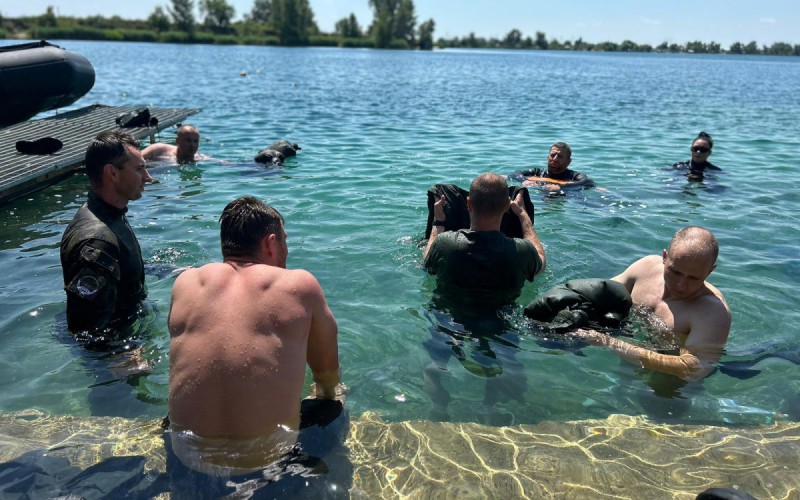 Núdzové opustenie leteckej techniky pri páde na vodnú hladinu