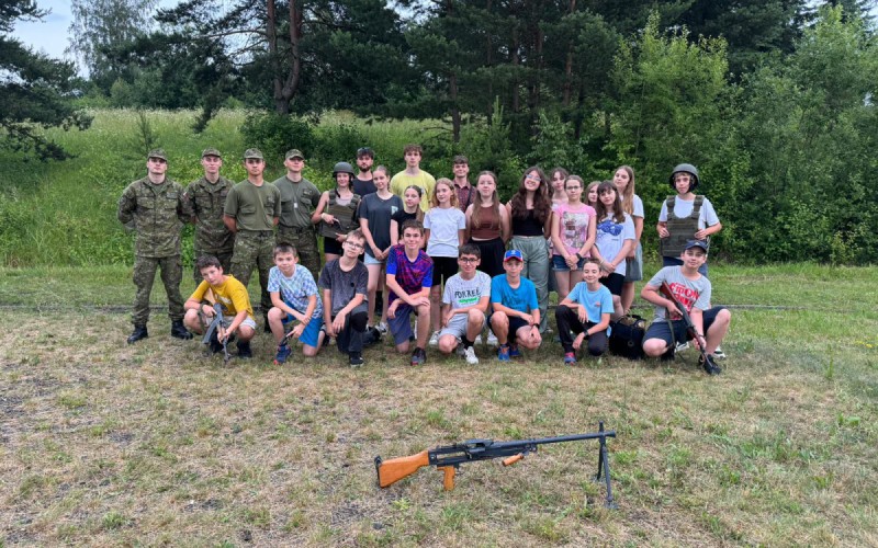 Gymnazistom z Prievidze sme predstavili AOS i prácu vojakov